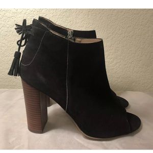 Fabulous Halogen black suede booties 11 M